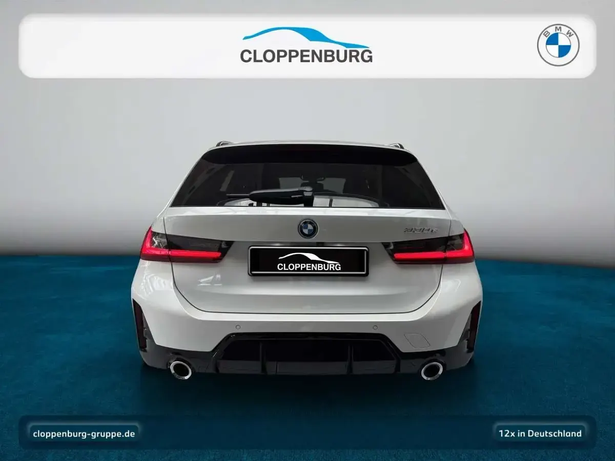 Gebraucht BMW 330e M Sport 292 PS (214 kW) 2025 Weiß Kombi