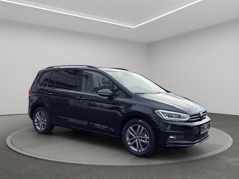 Neu VW Touran Comfortline 150 PS (110 kW) 2026 Grenadillschwarz metallic Van / Kleinbus
