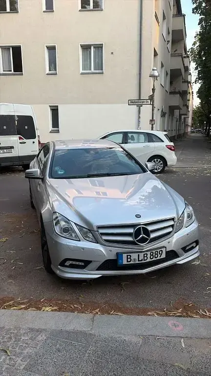 Gebraucht Mercedes E350 AMG 306 PS (225 kW) 2011 Silber Coupé