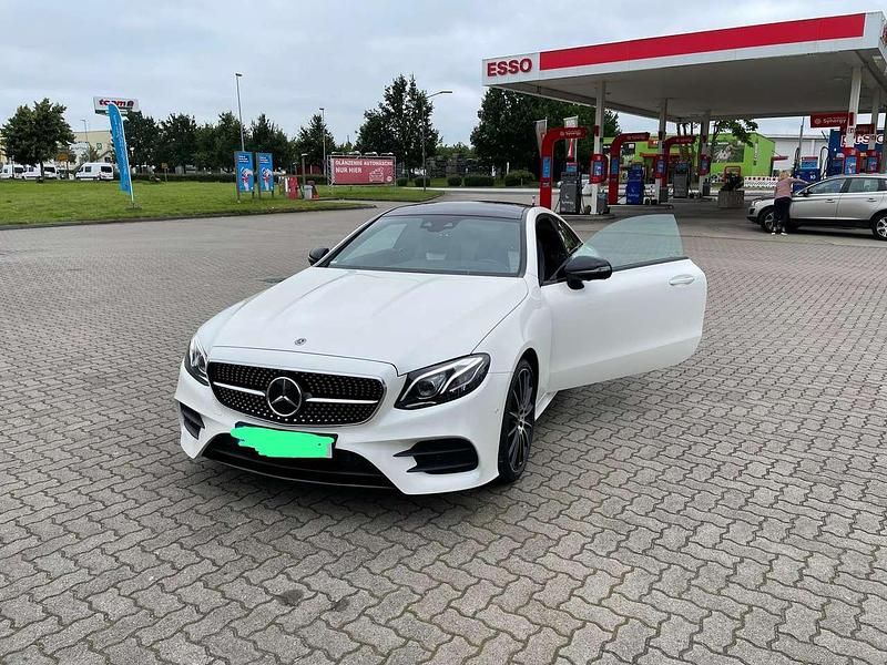 Weiß Gebraucht 2018 Mercedes E350 Coupé | 40.000 € (Teuer) - Bild 1/4