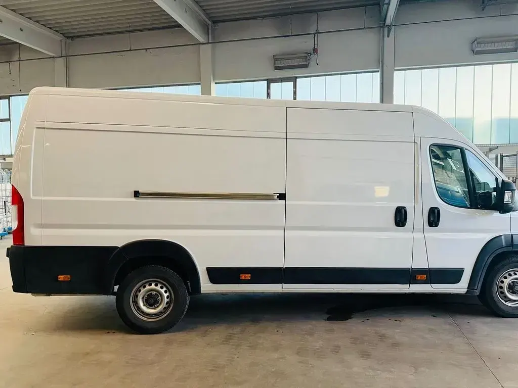Gebraucht Peugeot Boxer 179 PS (131 kW) 2025 Weiß Van