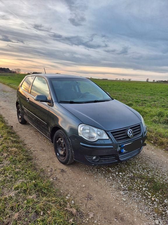 Grau Gebraucht 2007 VW Polo United Limousine | 650 € (Superpreis) - Bild 1/4