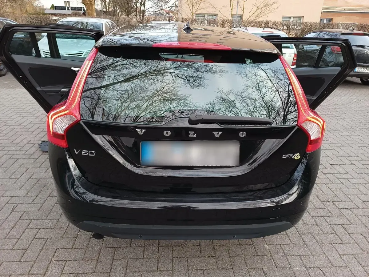 Gebraucht Volvo V60 112 PS (82 kW) 2012 Schwarz Kombi