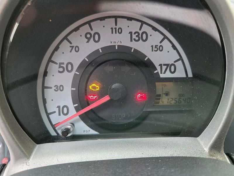 Rot Gebraucht 2006 Peugeot 107 Kleinwagen | 2.000 € (Etwas zu teuer) - Bild 1/4