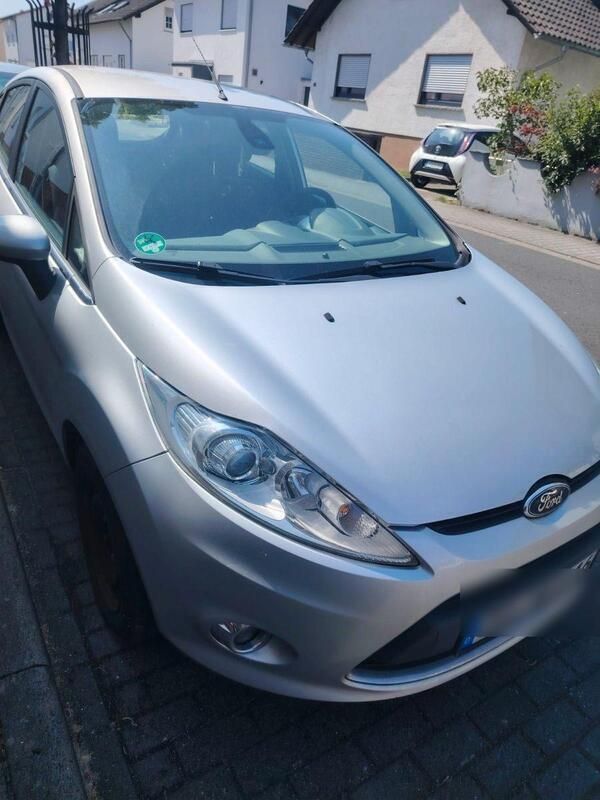 Grau Gebraucht 2010 Ford Fiesta Titanium Kleinwagen | 3.900 € (Fairer Preis) - Bild 1/4