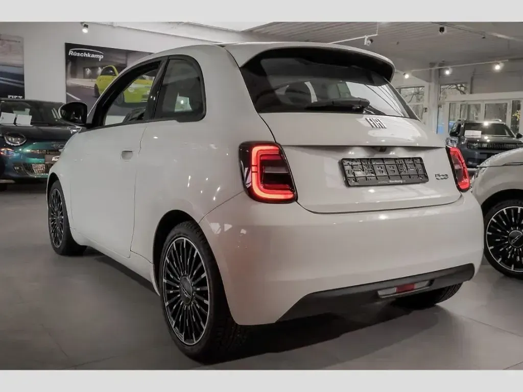 Gebraucht Fiat 500e Icon 86 kW (118 PS) 2023 Arktis weiß) (weiss Kleinwagen