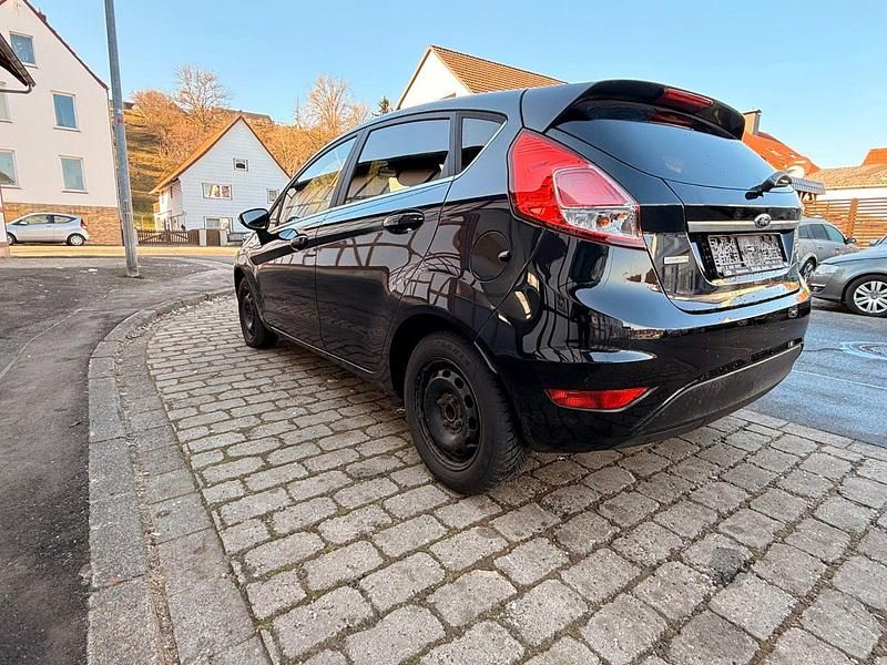 Gebraucht Ford Fiesta Titanium 101 PS (74 kW) 2014 Schwarz Kleinwagen