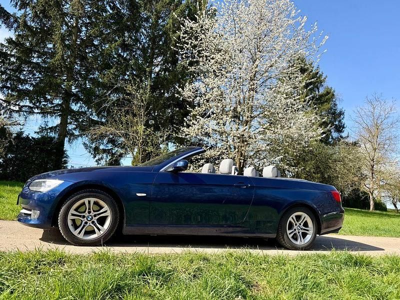 Gebraucht BMW 320 Cabriolet Exclusive 170 PS (125 kW) 2011 Blau Cabrio