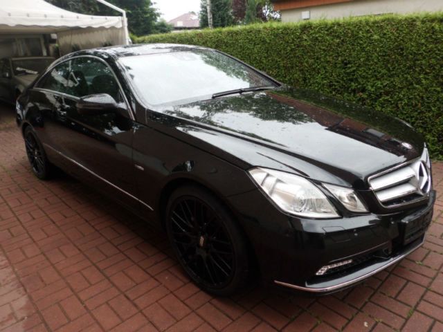 Gebraucht Mercedes E350 231 PS (169 kW) 2009 Schwarz metallic Coupé