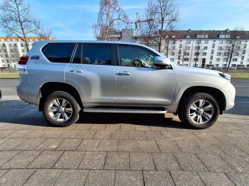 Gebraucht Toyota Land Cruiser Anniversary 190 PS (139 kW) 2011 Silber SUV