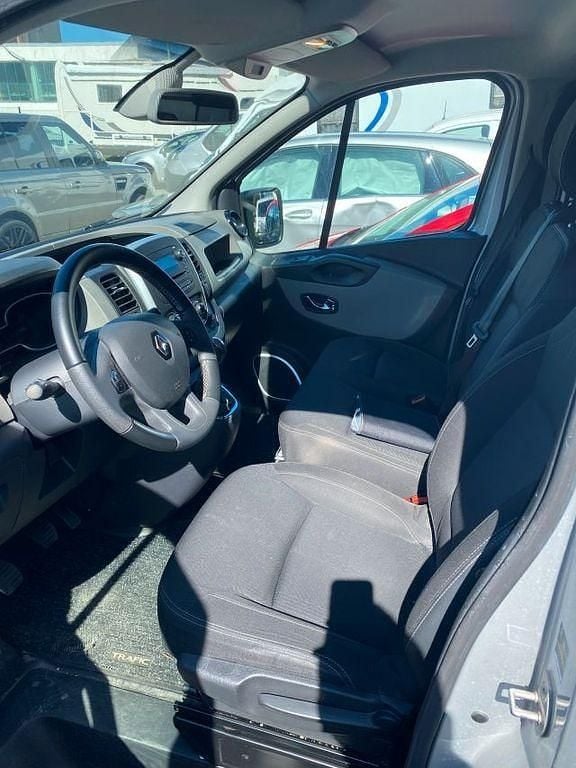 Gebraucht Renault Trafic Komfort 145 PS (106 kW) 2018 Silber Van / Kleinbus