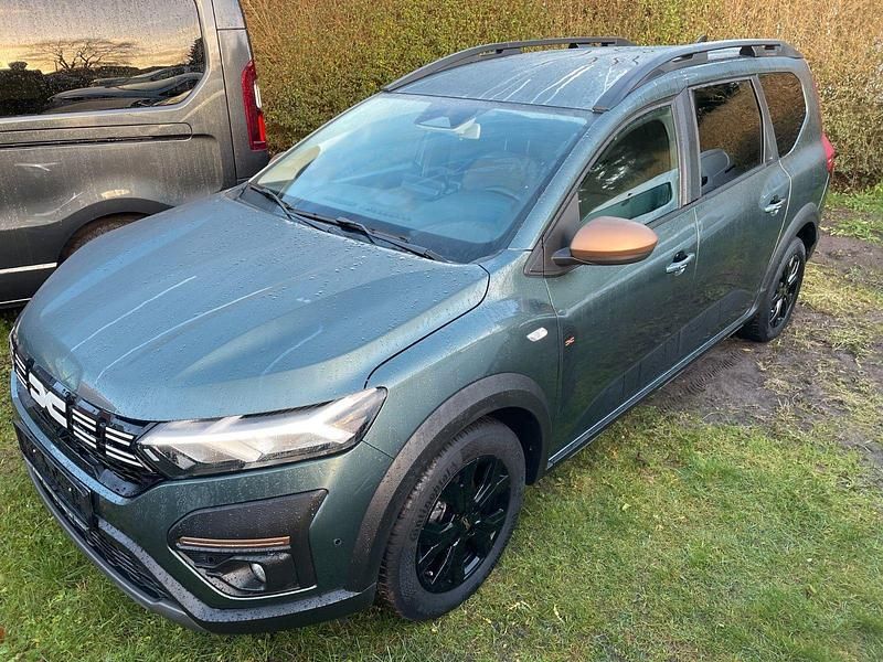 Grün Gebraucht 2024 Dacia Jogger Extreme Van / Kleinbus | 19.900 € (Fairer Preis) - Bild 1/4