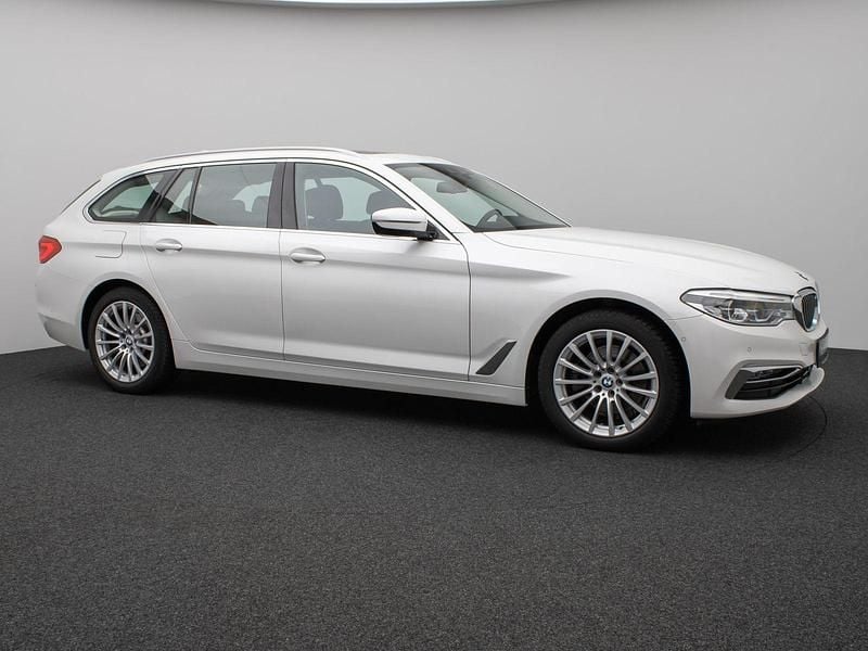Gebraucht BMW 520 Luxury Line 190 PS (139 kW) 2019 Mineralweiss metallica96schwarz Limousine