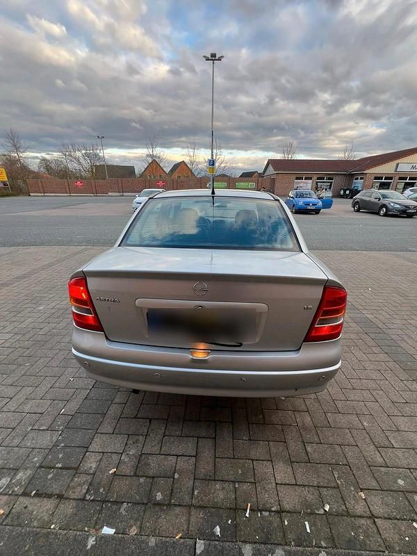 Gebraucht Opel Astra 100 PS (73 kW) 2002 Silber Limousine