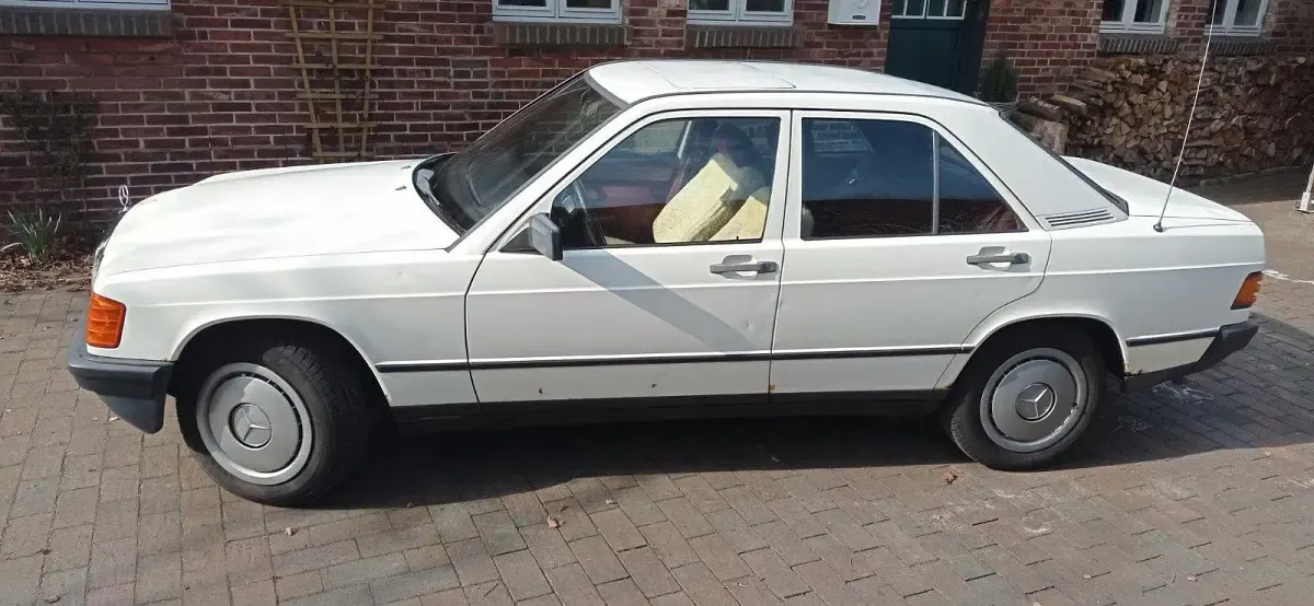 Gebraucht Mercedes 190 118 PS (86 kW) 1985 Weiß Limousine