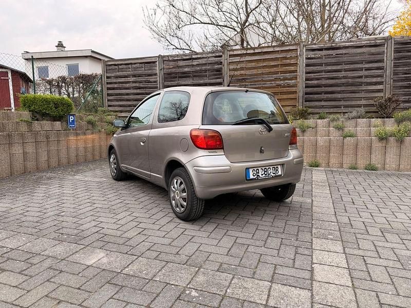 Gebraucht Toyota Yaris Sol 87 PS (63 kW) 2003 Silber Limousine