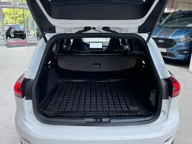 Gebraucht Ford Focus ST 280 PS (205 kW) 2023 Frostweiß Kombi