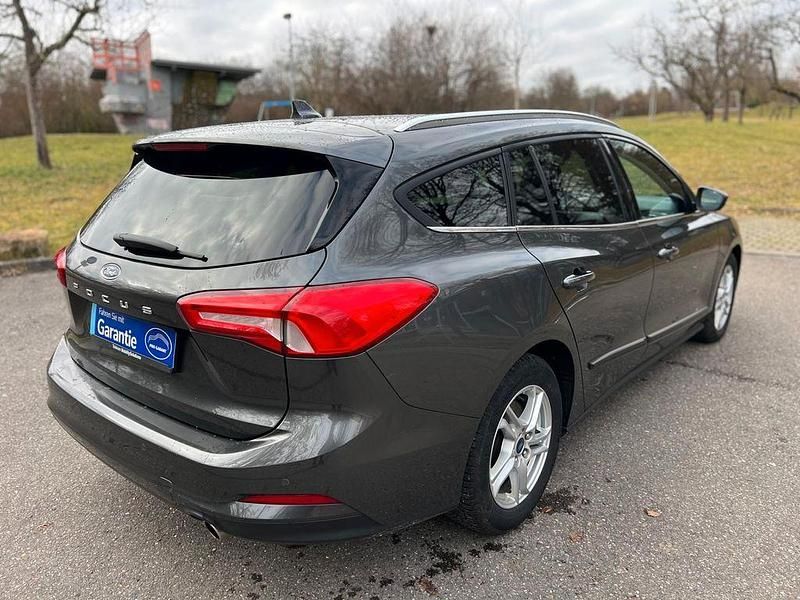 Gebraucht Ford Focus 120 PS (88 kW) 2020 Grau Limousine