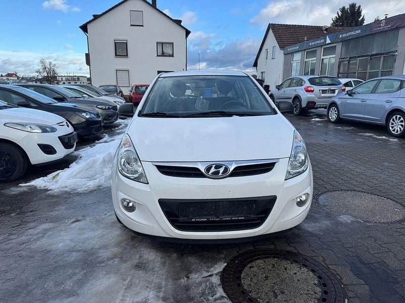 Gebraucht Hyundai i20 Classic 86 PS (63 kW) 2012 Weiß Kleinwagen