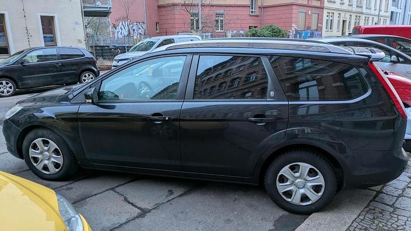 Gebraucht Ford Focus Ghia 125 PS (91 kW) 2009 Schwarz Kombi