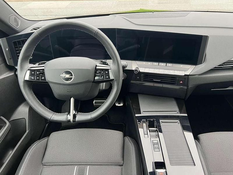 Gebraucht Opel Astra 131 PS (96 kW) 2024 Schwarz Limousine