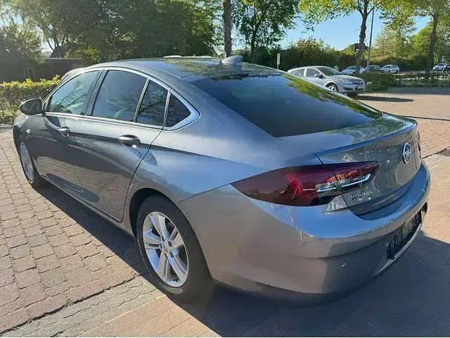 Gebraucht Opel Insignia Dynamic 165 PS (121 kW) 2018 Licht grau m2 Limousine
