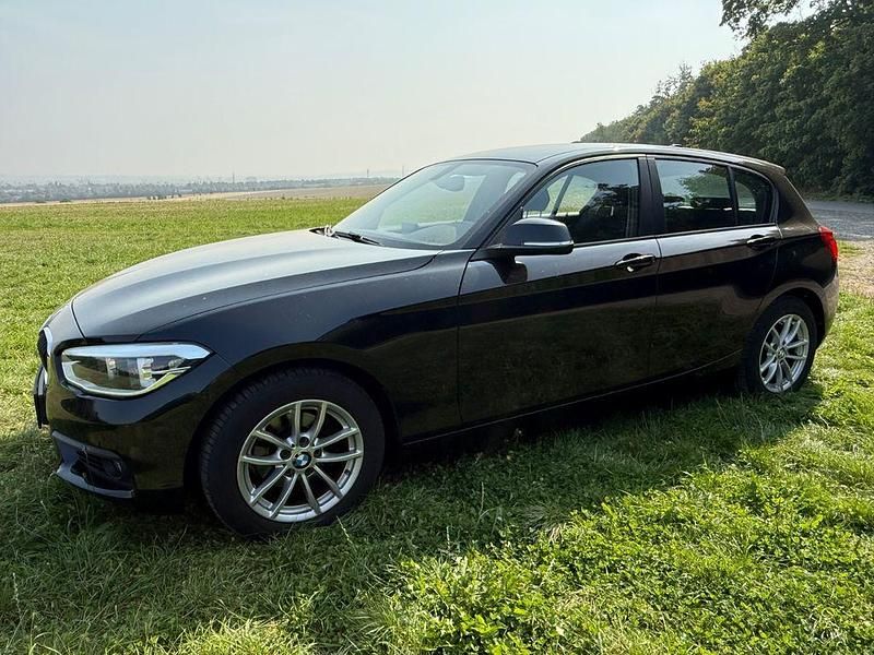 Schwarz Gebraucht 2019 BMW 118 Advantage Kleinwagen | 14.200 € (Guter Preis) - Bild 1/4