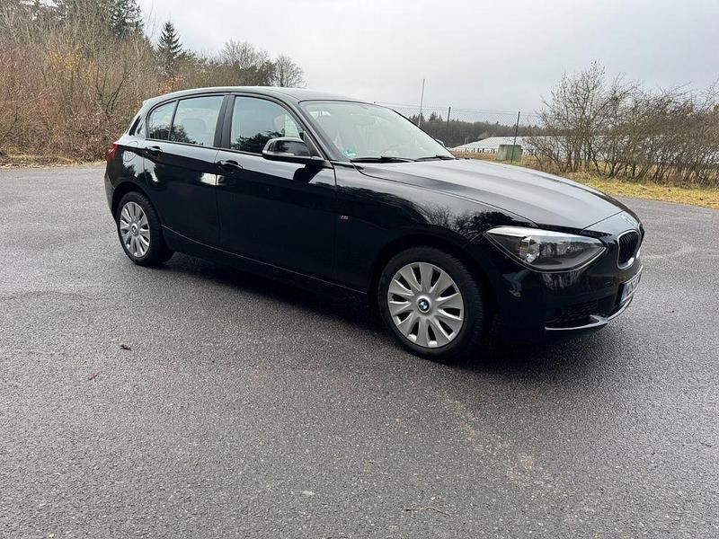 Gebraucht BMW 114 102 PS (75 kW) 2014 Schwarz Kleinwagen