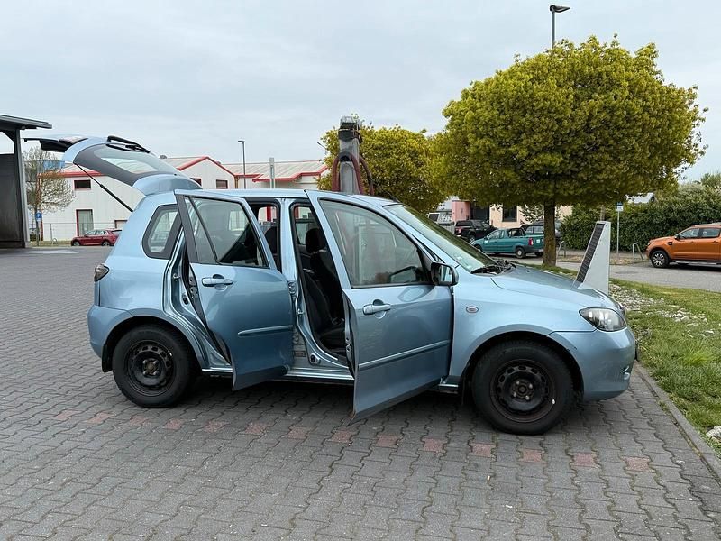 Gebraucht Mazda 2 80 PS (58 kW) 2006 Blau Kleinwagen