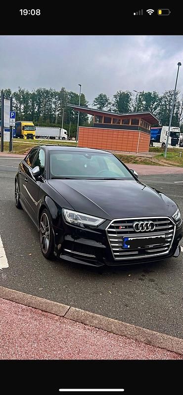 Schwarz Gebraucht 2017 Audi S3 Limousine | 33.500 € (Teuer) - Bild 1/4