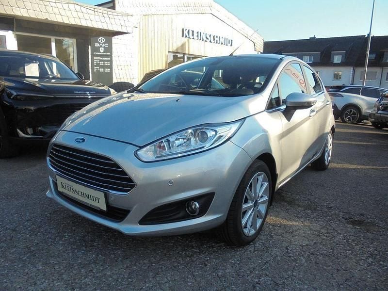 Gebraucht Ford Fiesta Titanium 101 PS (74 kW) 2016 Silber Limousine