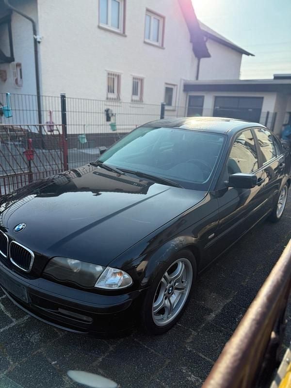 Schwarz Gebraucht 2001 BMW 320 Limousine | 990 € (Superpreis) - Bild 1/4