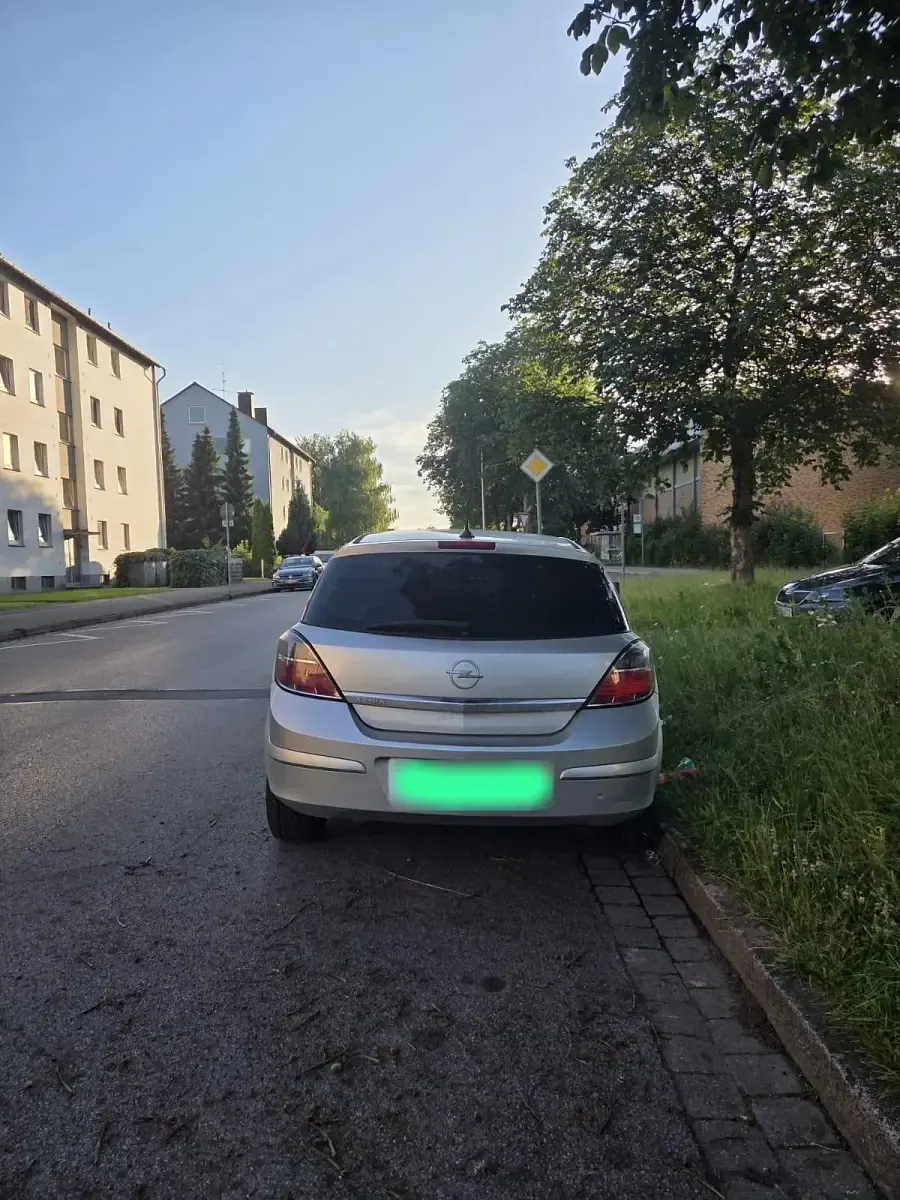 Gebraucht Opel Astra 116 PS (85 kW) 2008 Silber Kleinwagen