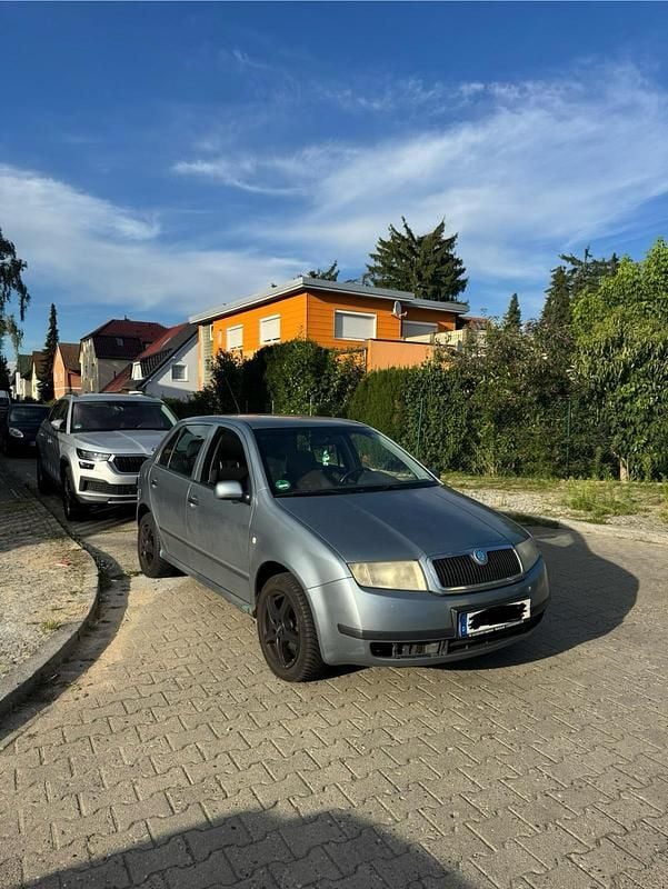 Grau Gebraucht 2004 Skoda Fabia Kleinwagen | 800 € (Guter Preis) - Bild 1/4