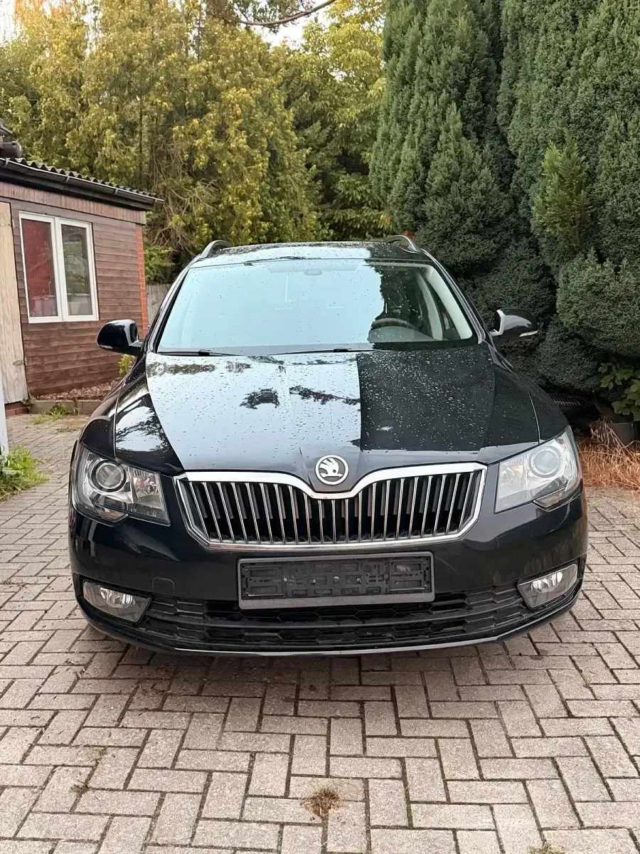 Gebraucht Skoda Superb 125 PS (91 kW) 2014 Schwarz Kombi