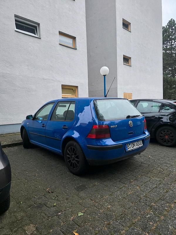 Blau Gebraucht 2001 VW Golf IV Kleinwagen | 700 € (Superpreis) - Bild 1/4