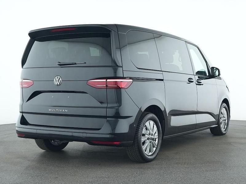 Gebraucht VW Multivan Life 150 PS (110 kW) 2025 Deep black perleffekt Van