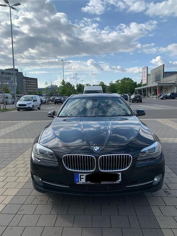 Schwarz Gebraucht 2013 BMW 520 Kombi | 8.000 € (Superpreis) - Bild 1/4