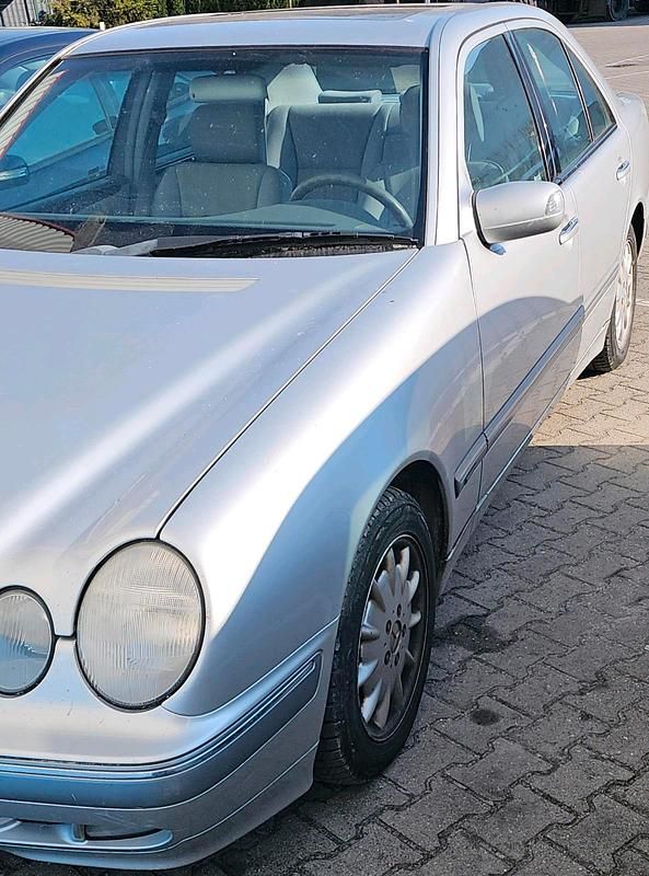 Gebraucht Mercedes E200 160 PS (117 kW) 2000 Grau Limousine