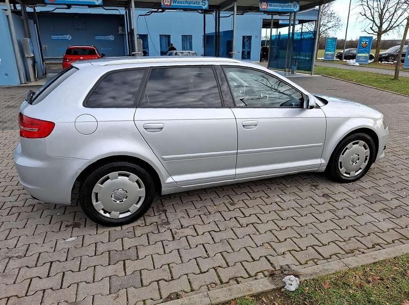 Grau Gebraucht 2011 Audi A3 Ambiente Kleinwagen | 6.900 € (Fairer Preis) - Bild 1/4