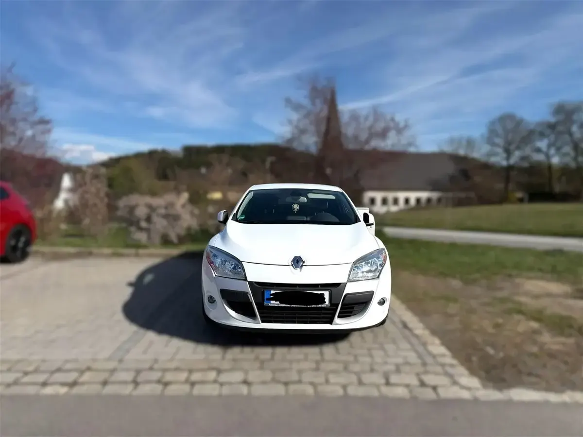 Gebraucht Renault Mégane Coupé 130 PS (95 kW) 2011 Weiß Coupé