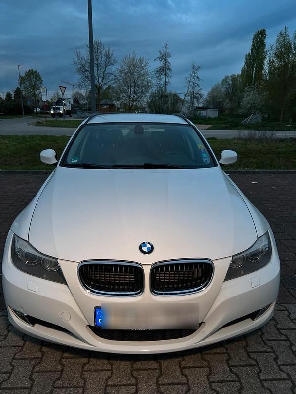 Gebraucht BMW 318 143 PS (105 kW) 2012 Weiß Kombi