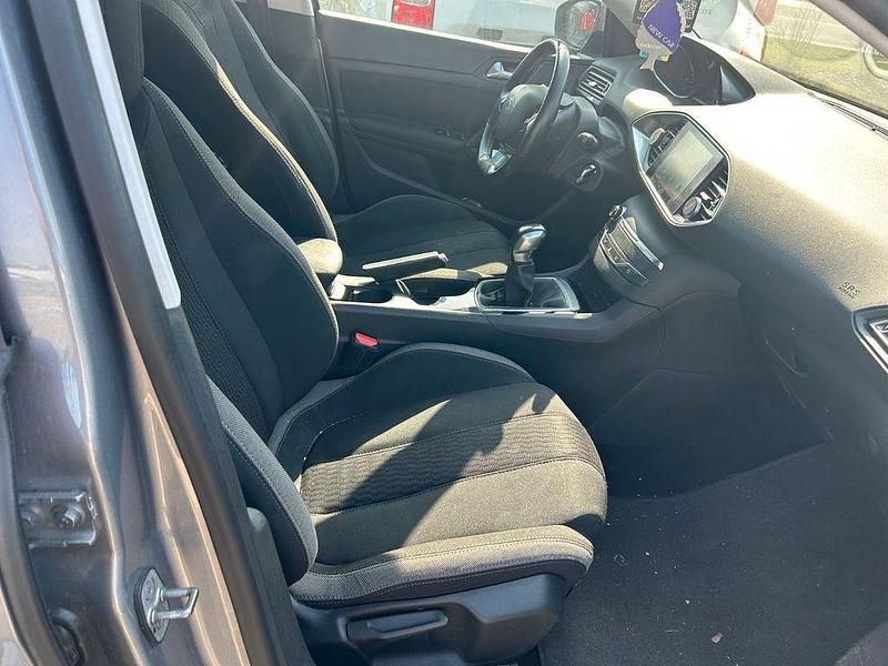 Gebraucht Peugeot 308 Access 99 PS (72 kW) 2016 Grau Limousine