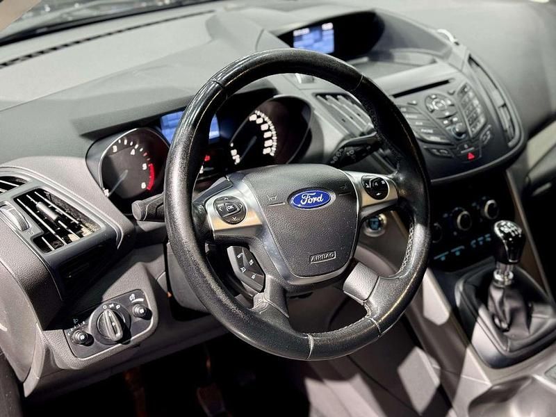 Używany Ford Kuga SYNC Edition 150 KM (110 kW) 2016 Czarny SUV