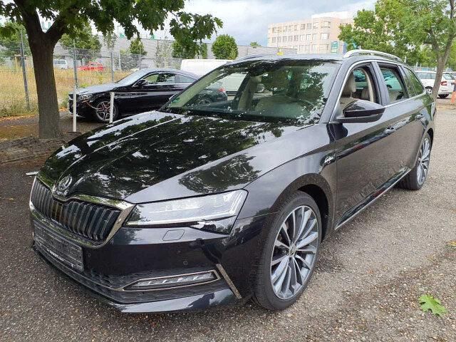 Blackmagic perleffekt (metallic) Gebraucht 2021 Skoda Superb Limousine | 22.930 € (Fairer Preis) - Bild 1/4
