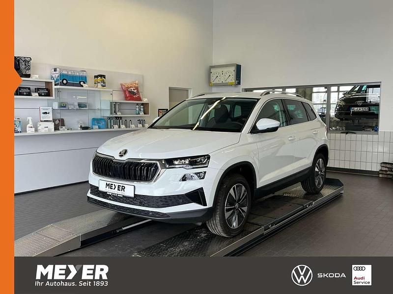 Weiß Gebraucht 2023 Skoda Karoq Style SUV | 31.990 € (Fairer Preis) - Bild 1/4