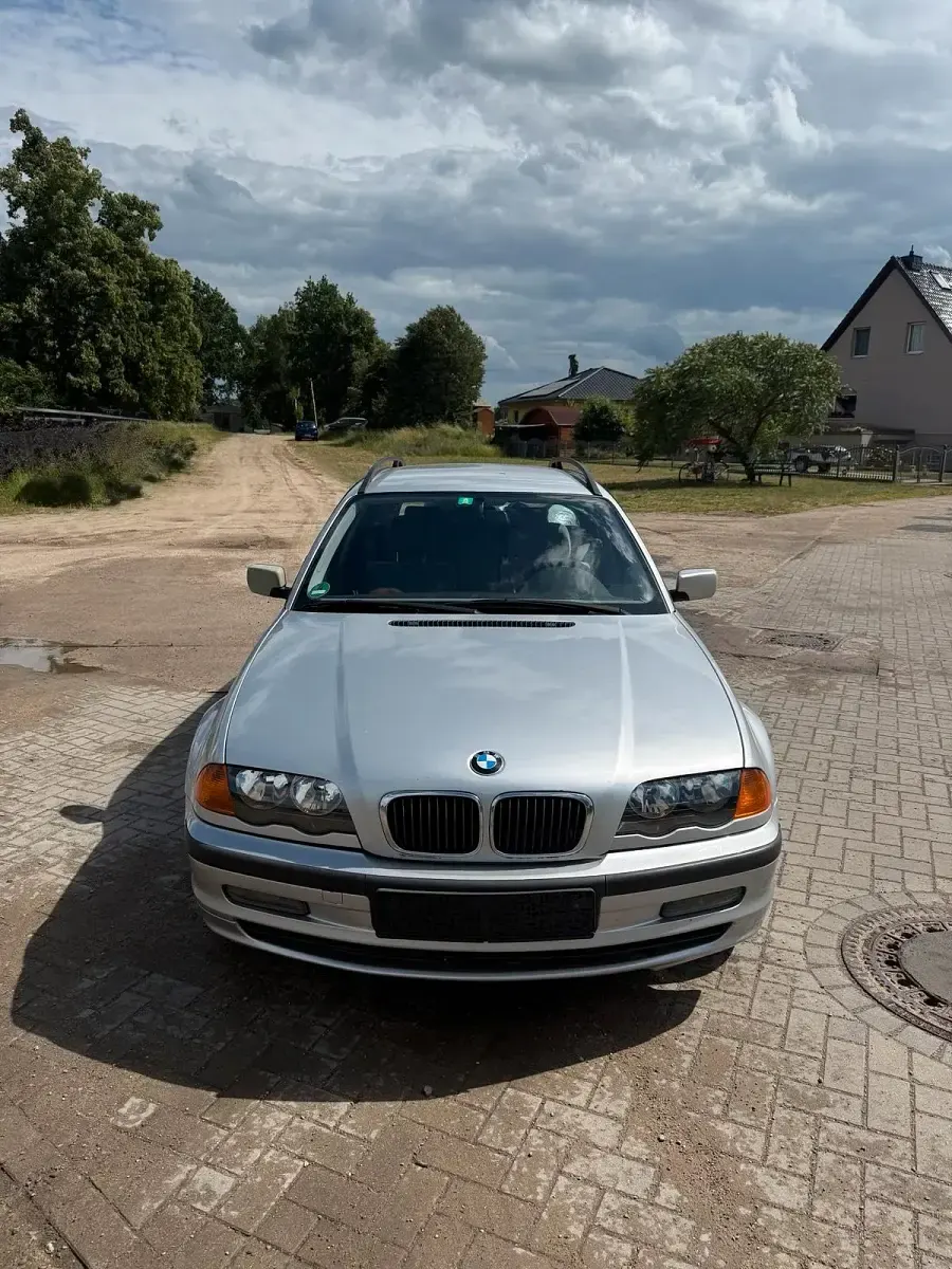 Gebraucht BMW 320 136 PS (100 kW) 2001 Silber Kombi