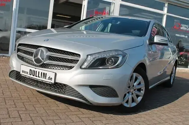 Gebraucht Mercedes 180 122 PS (89 kW) 2014 Silber Limousine