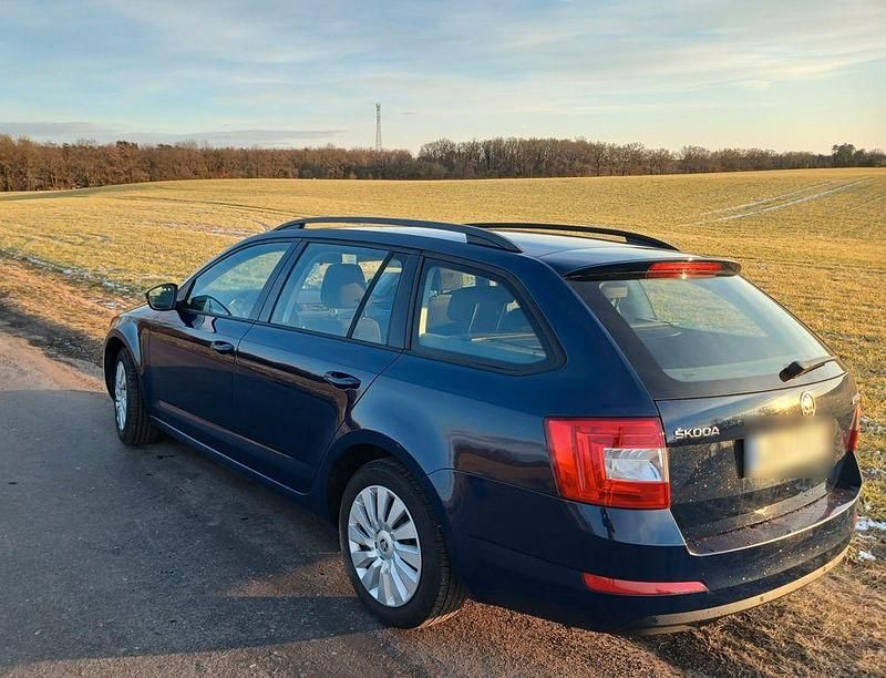 Gebraucht Skoda Octavia Joy 116 PS (85 kW) 2016 Blau Kleinwagen