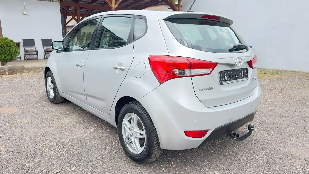 Gebraucht Hyundai ix20 Style 90 PS (66 kW) 2013 Silber Kleinwagen
